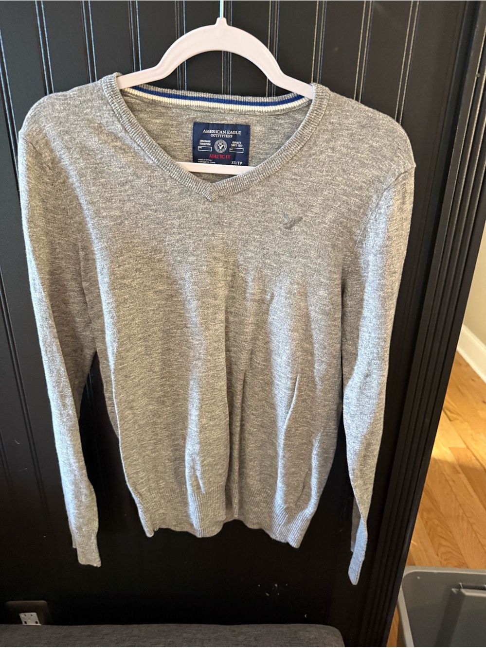 American Eagle Outfitters Heather Gray V-Neck Sweater - Mens